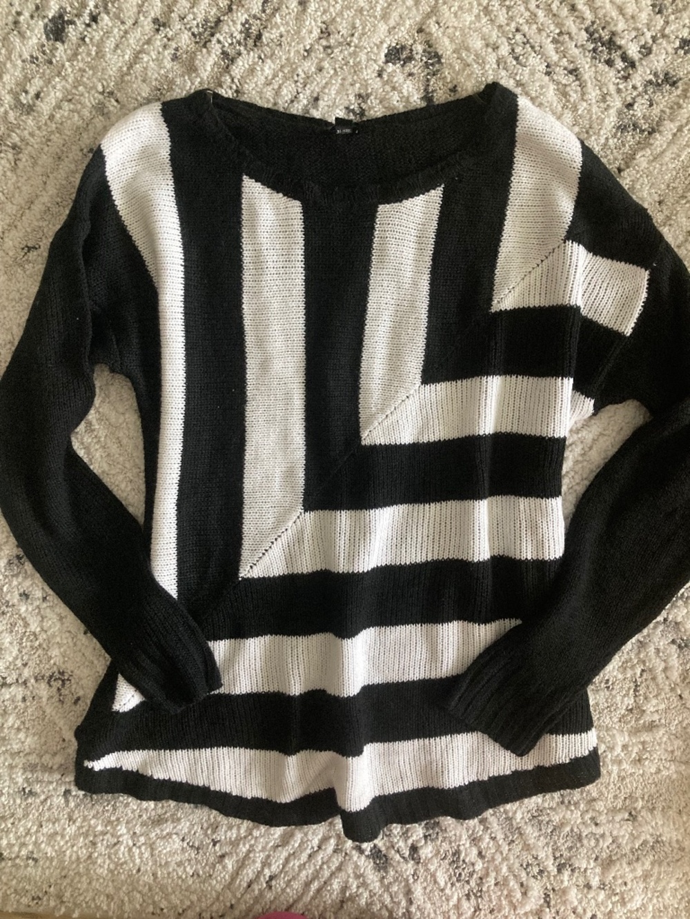 New bebe 2b black white contrast long sleeve sweater top